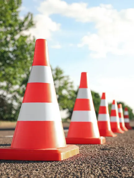 Plots de circulation alignés sur la route